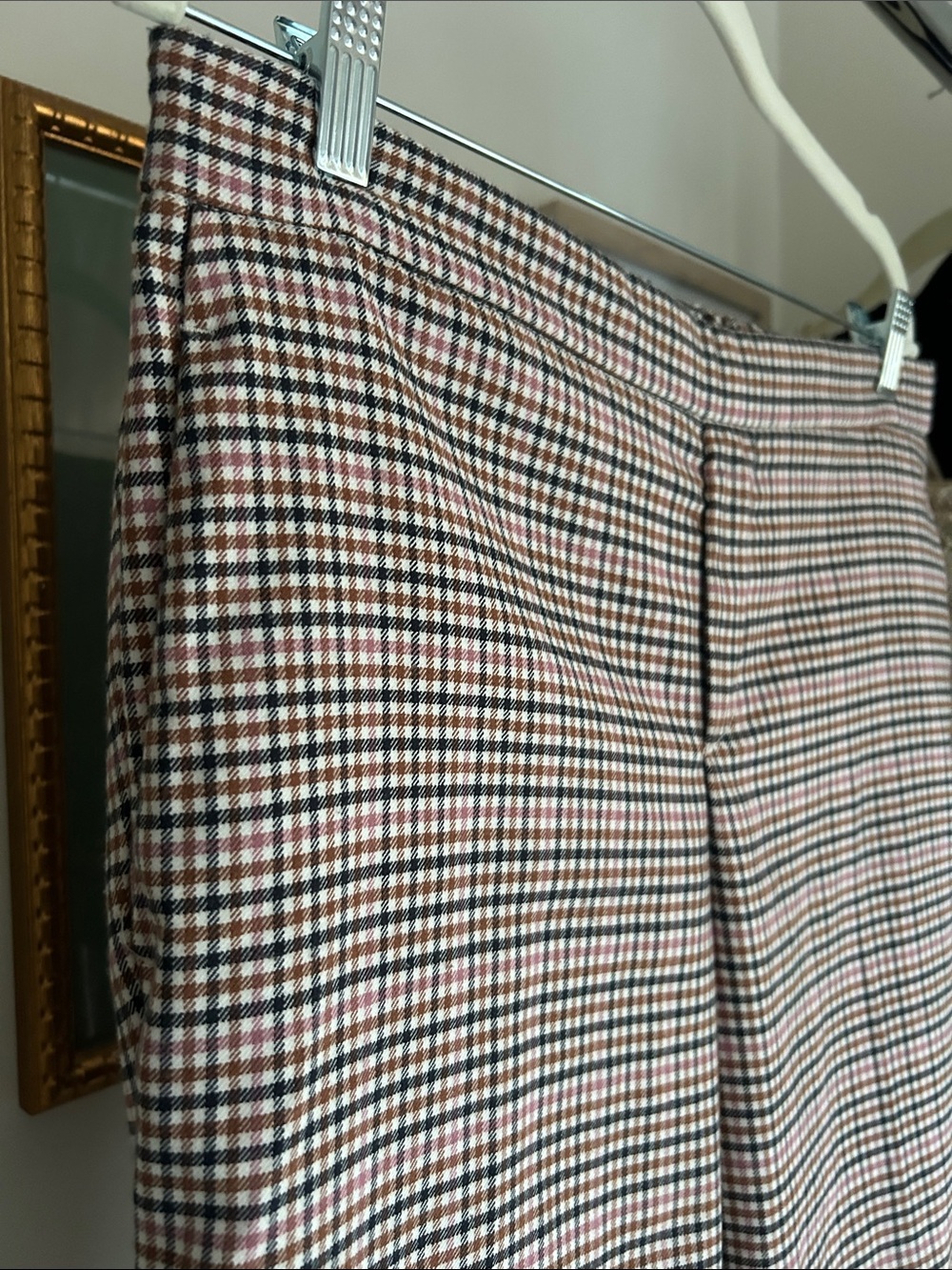 Old navy 10 Slim Crop Pants in white pink brown black plaid with pockets